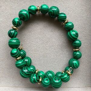 NWOT green and black beaded memory wire bracelet.